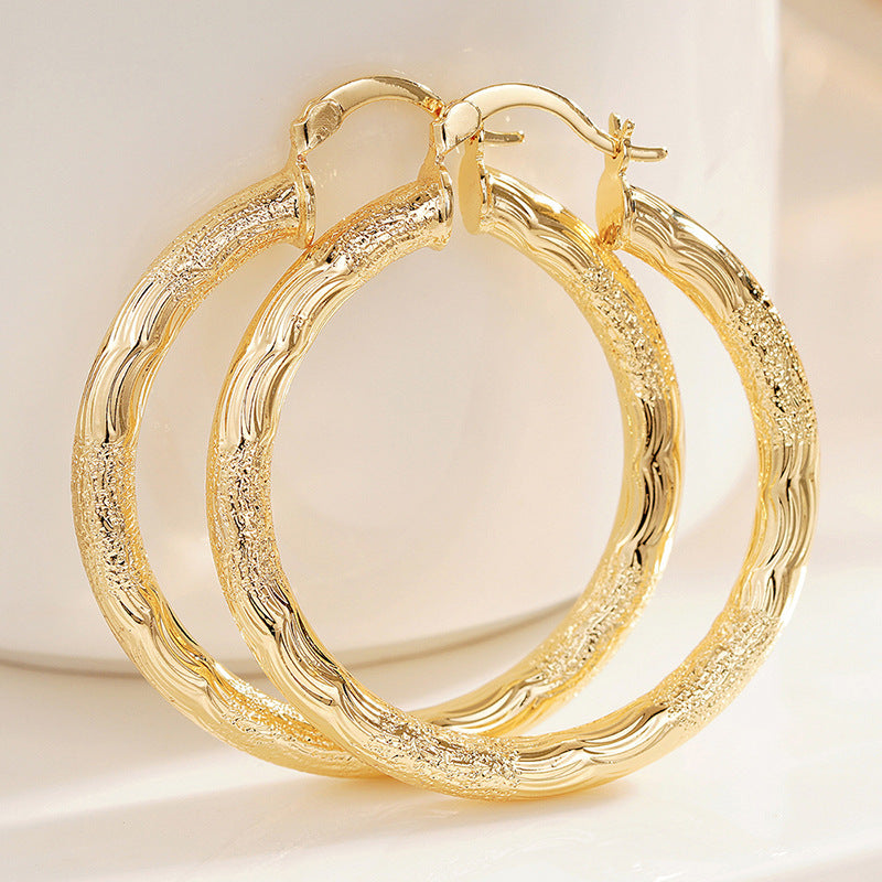 Women's Wave-Pattern Circle Clip Earrings