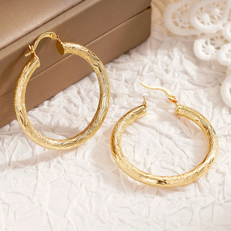 Women's Wave-Pattern Circle Clip Earrings