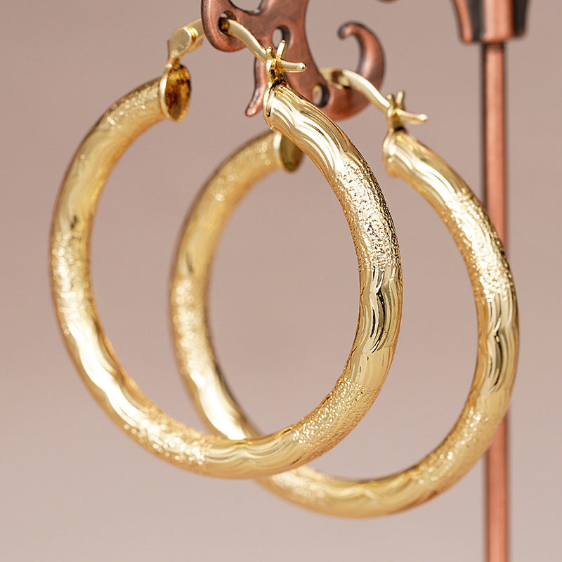 Women's Wave-Pattern Circle Clip Earrings